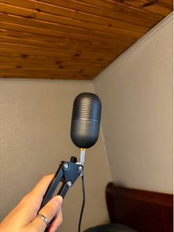 Razor mic with mic stand
