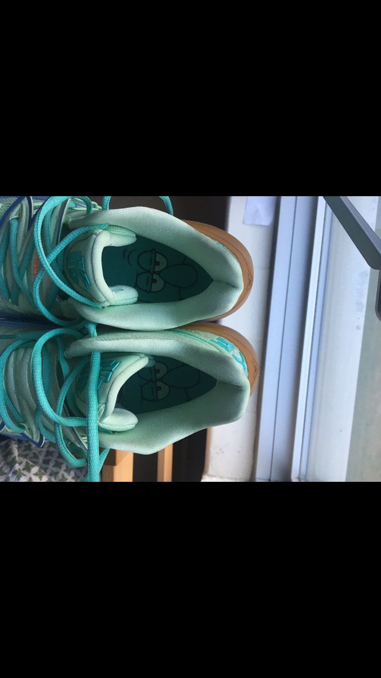 Kyrie 5s Squidward Brand New