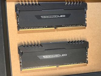 2 - CORSAIR 16GB DDR4 2400MHz VENGEANCE LED 2x8GB CMU16GX4M2A2400C16