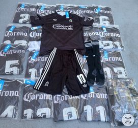 20 sets Club America home and away and Barcelona Soccer uniforms ready to pick up or i can ship them any where in the US 40$ each set includes jerseys