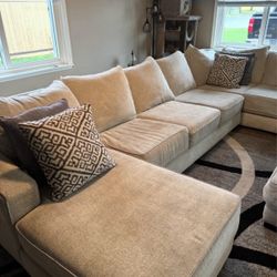 Light tan/beige very comfortable large sectional couch