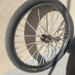 Throne goon 29er complete tire need gone lmk📲📲☔️