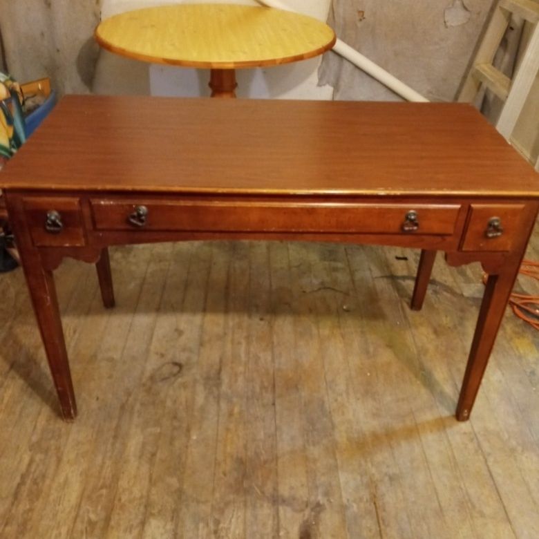 American Of Martinsville Table/Desk