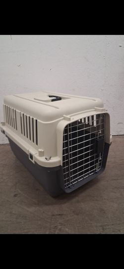 Medium size dog crate pickup 3-8:30 pm rainbow/charleston cash only read description