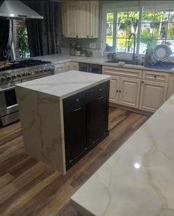 Quartz 🔥 Granite 💦 counters!