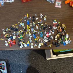 Old Lego mini figures and pieces 