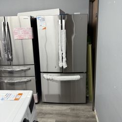 GE - 3-Door French Door Refrigerator With Internal Water Dispenser 