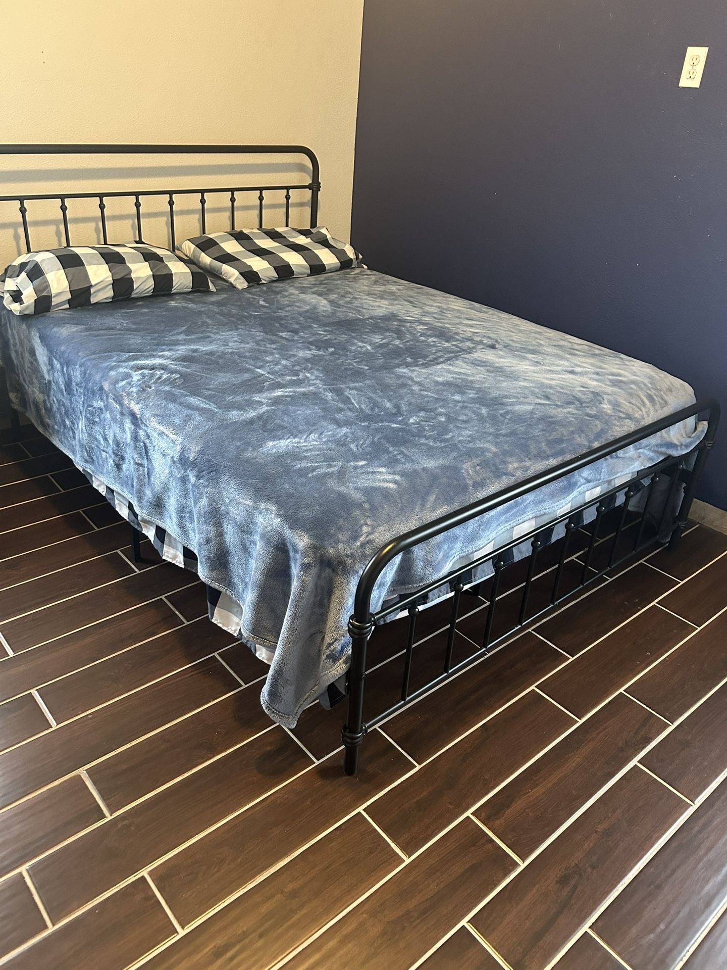 Queen Size Bed Frame And Mattress