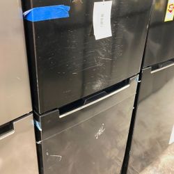 Magic Chef Refrigerator HMDR  B N79