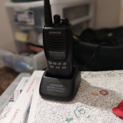 Kenwood. 2way Radio/ Walkie Talkie