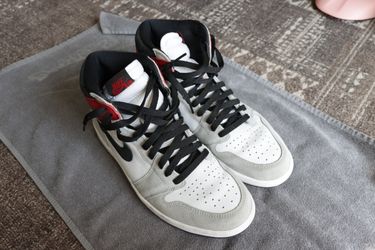 Air Jordan 1 Retro High OG "Light Smoke Grey" — Size 10.5