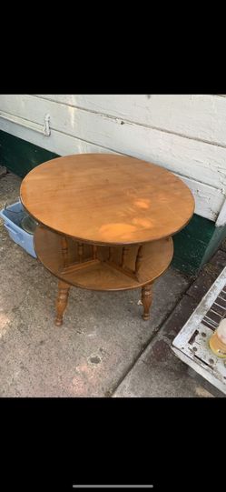 Vintage table it’s spins swivel