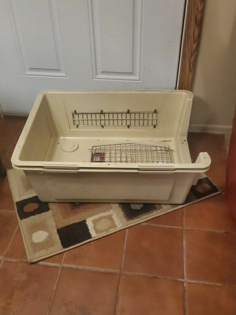 Small / Medium Sized Animal Crate