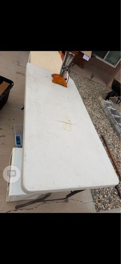 Folding tables