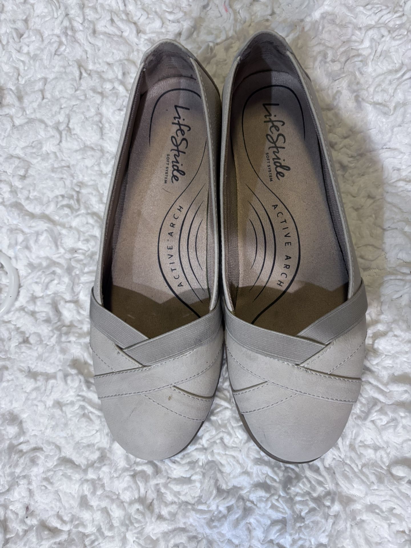 Lifestride Beige Women’s Flat Shoes. size 7.5