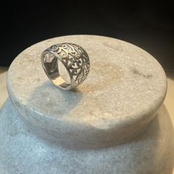 Intricate Sterling Silver Ring with Cut-Out Patterns
