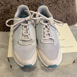 New Women’s Vionic Sneakers Size 9