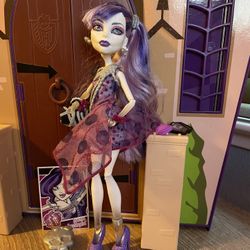 Spectra Vondergeist Dot Dead Gorgeous Monster High