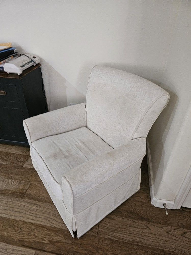 FREE Glider/Rocking Chair