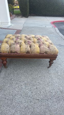 Large wheeled ottoman