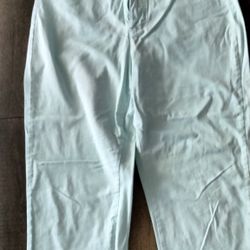 Ladies size 8 Basic Edition capri's