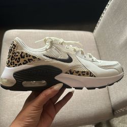 Woman’s Nike Shoes Size 8