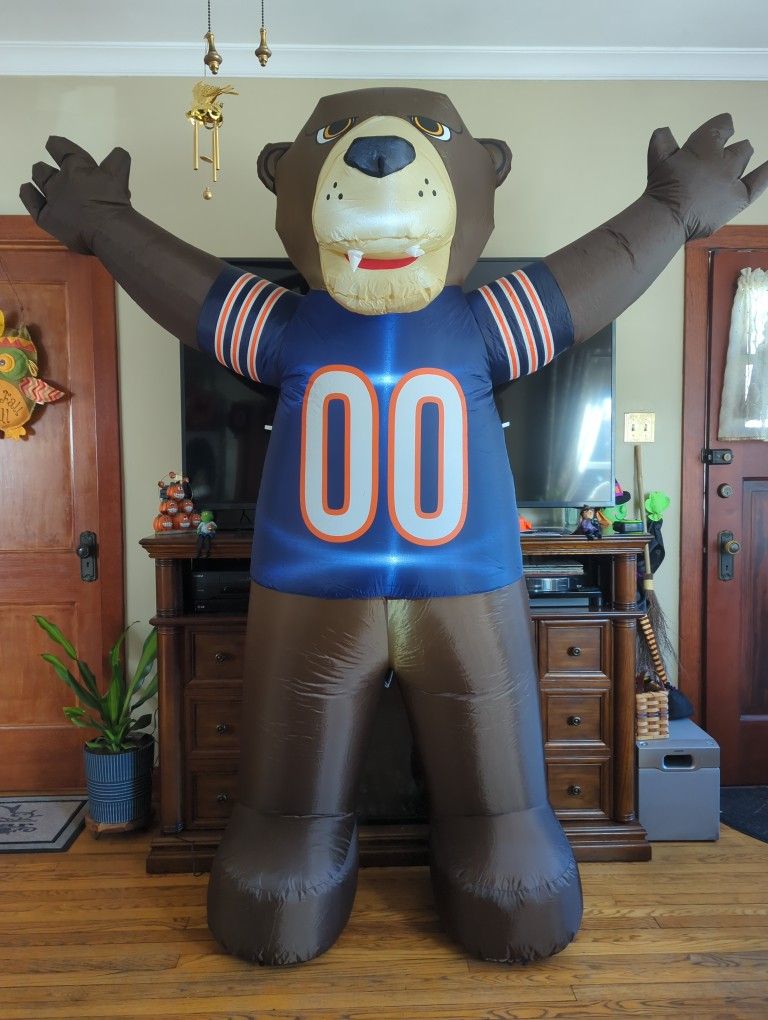 New Chicago Bears Inflatable Mascot. Hablo Español.