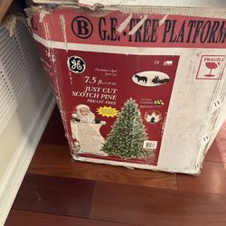 GE Just Cut Scotch Pine 7.5’ Pre-lit Tree 