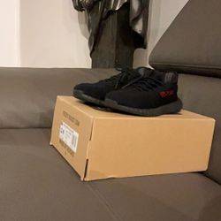 Adidas Yeezy 350 Boost Black Red Used 13.5k