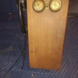 Antique Telephone 