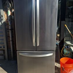 Lg French Door Refrigerator 30w 67h 32d