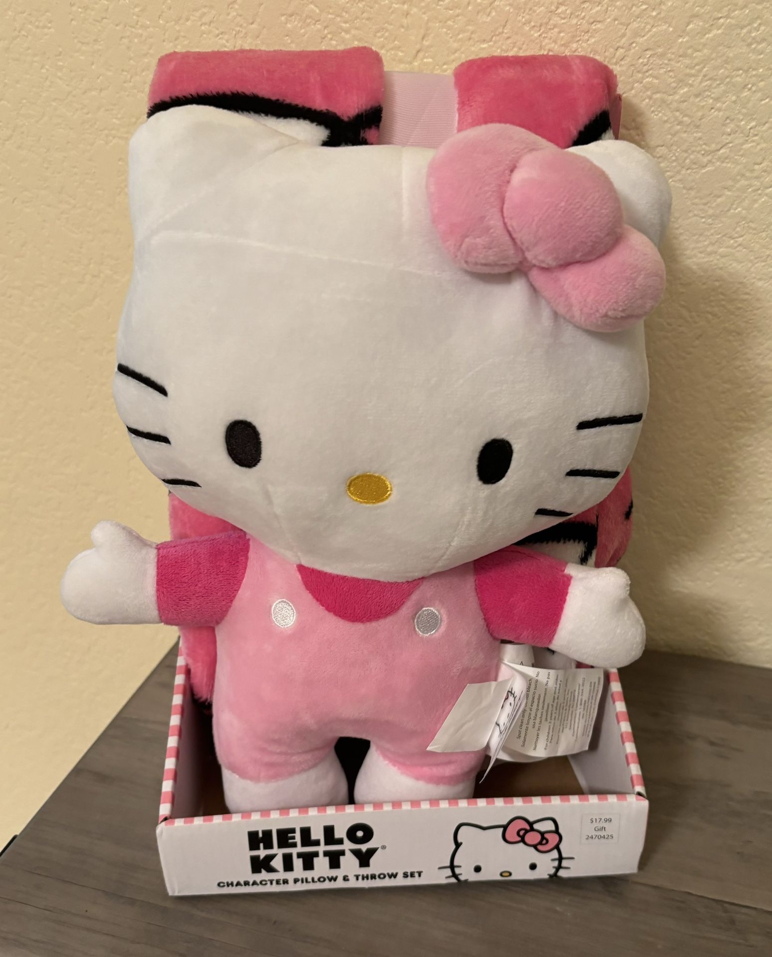 Hello Kitty Pillow and Throw Set