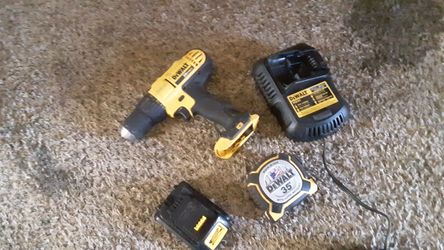 20 v dewalt drill charger and battery and measuring tape si ablo espanol!
