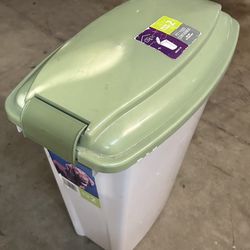 Pet Food Container 