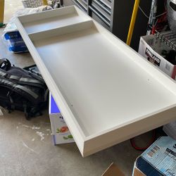 Oeuf Changing Table