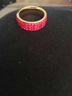Gold and red cz size 8 ring
