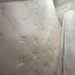 Full Size mattress 