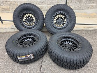 17" LOCK Trail w/ 35x12.50R17 Ridgecrawler RT tires