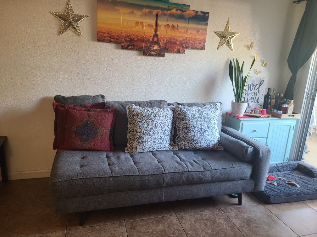 FREE COUCH 🛋 