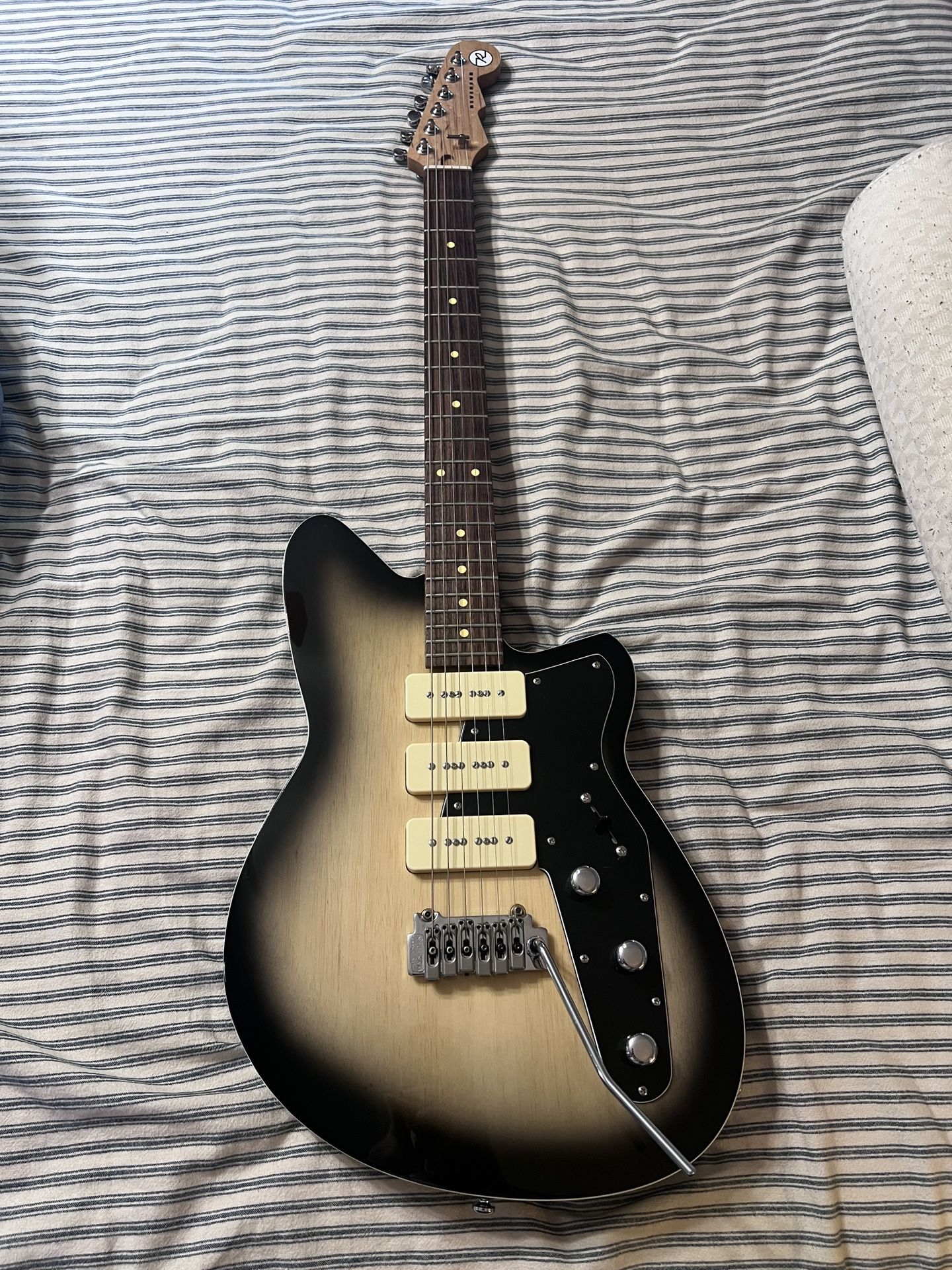 MULTIPLE GUITARS/BASSES AND AMP