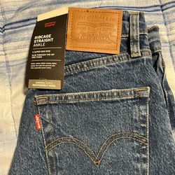 Womens Levi’s 