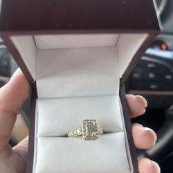 Beautiful 1 ct Diamond Engagement Ring – 14K Yellow Gold (Kay Jewelers)