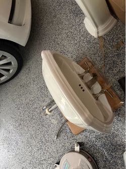 Porcelain sink