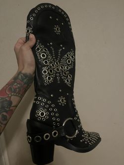 Women’s 5 cowgirl Boots 