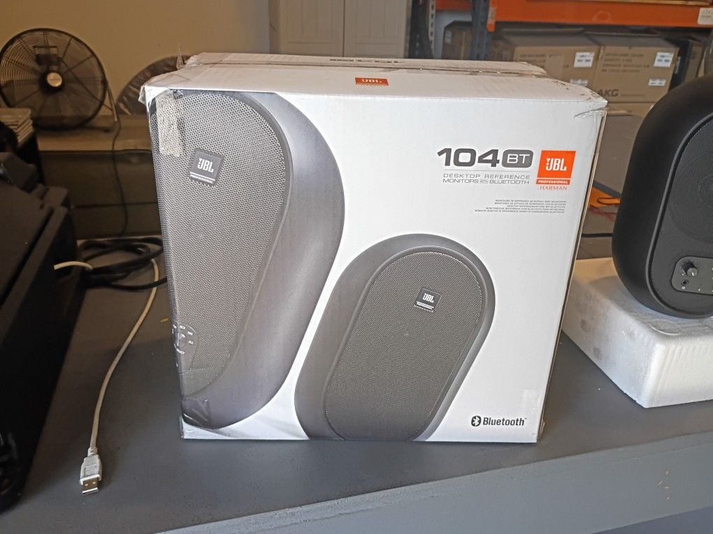 Professional Studio Monitors 104 BT