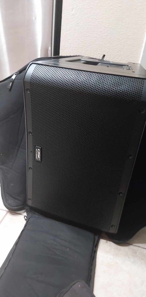 QSC KLA12 1000W 12 inch Powered Line Array Speaker