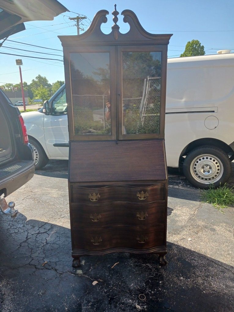 REALLY NEAT LOOKING  ANTIQUE  LAMMERTS SECRETARY DESK  THE FRONT  HAS  CRAW FEET  L IT'S FROM THE 1900S