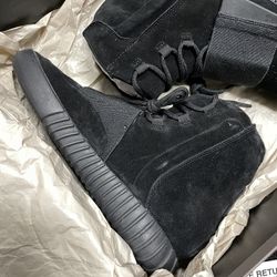 Adidas Yeezy Triple Black 750 size 8 100% Authentic