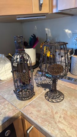 Two wine corks holder