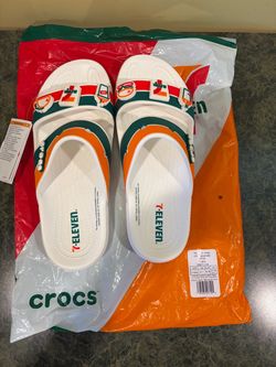 7-11 Crocs Classic 2-strap sandal size M 11